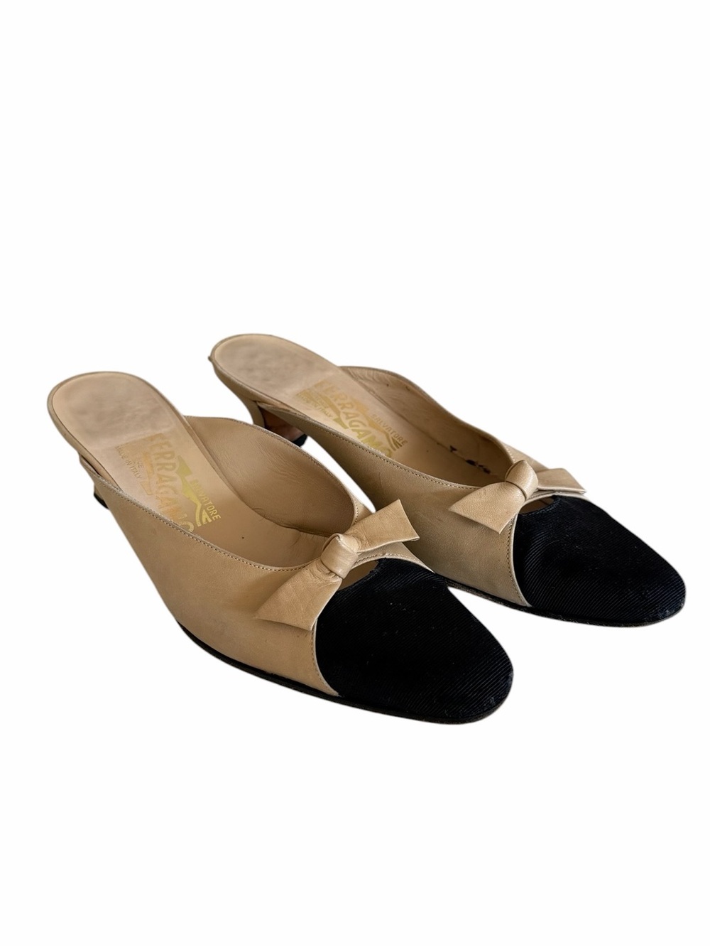 Salvatore Ferragamo Vintage Classic Two-Tone Bow Mules Black & Tan Women’s Heels - Picture 2 of 12